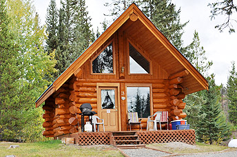 This ia a really attractive and cozy cabin that will sleep a number of people.